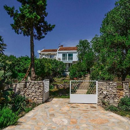 Holiday Home Loviste Luaran gambar