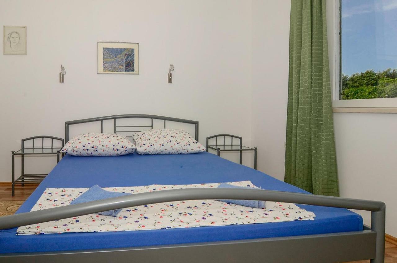 Holiday Home Loviste Luaran gambar
