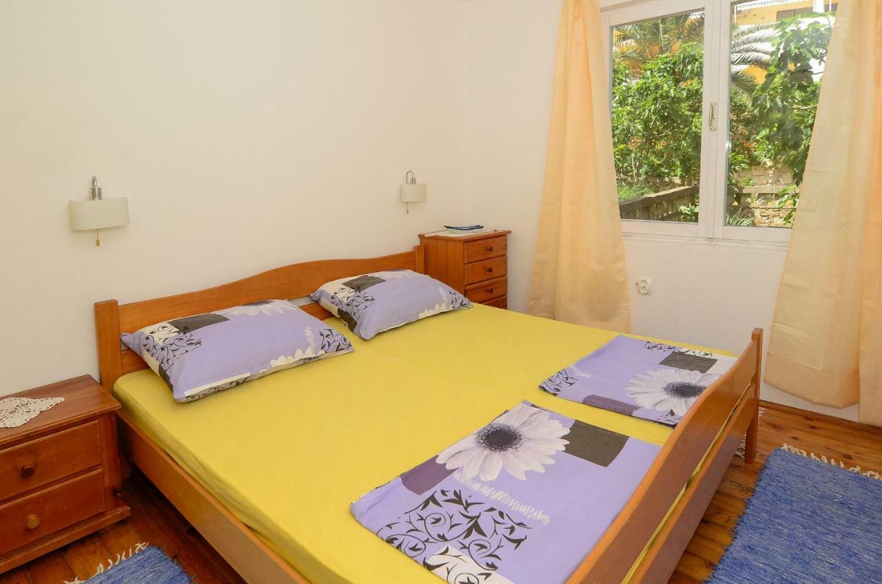 Holiday Home Loviste Luaran gambar
