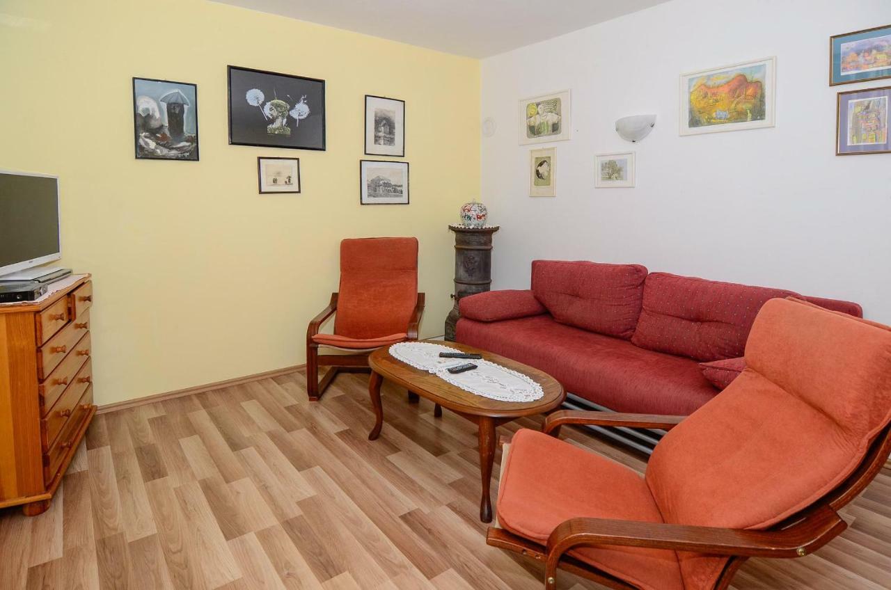 Holiday Home Loviste Luaran gambar