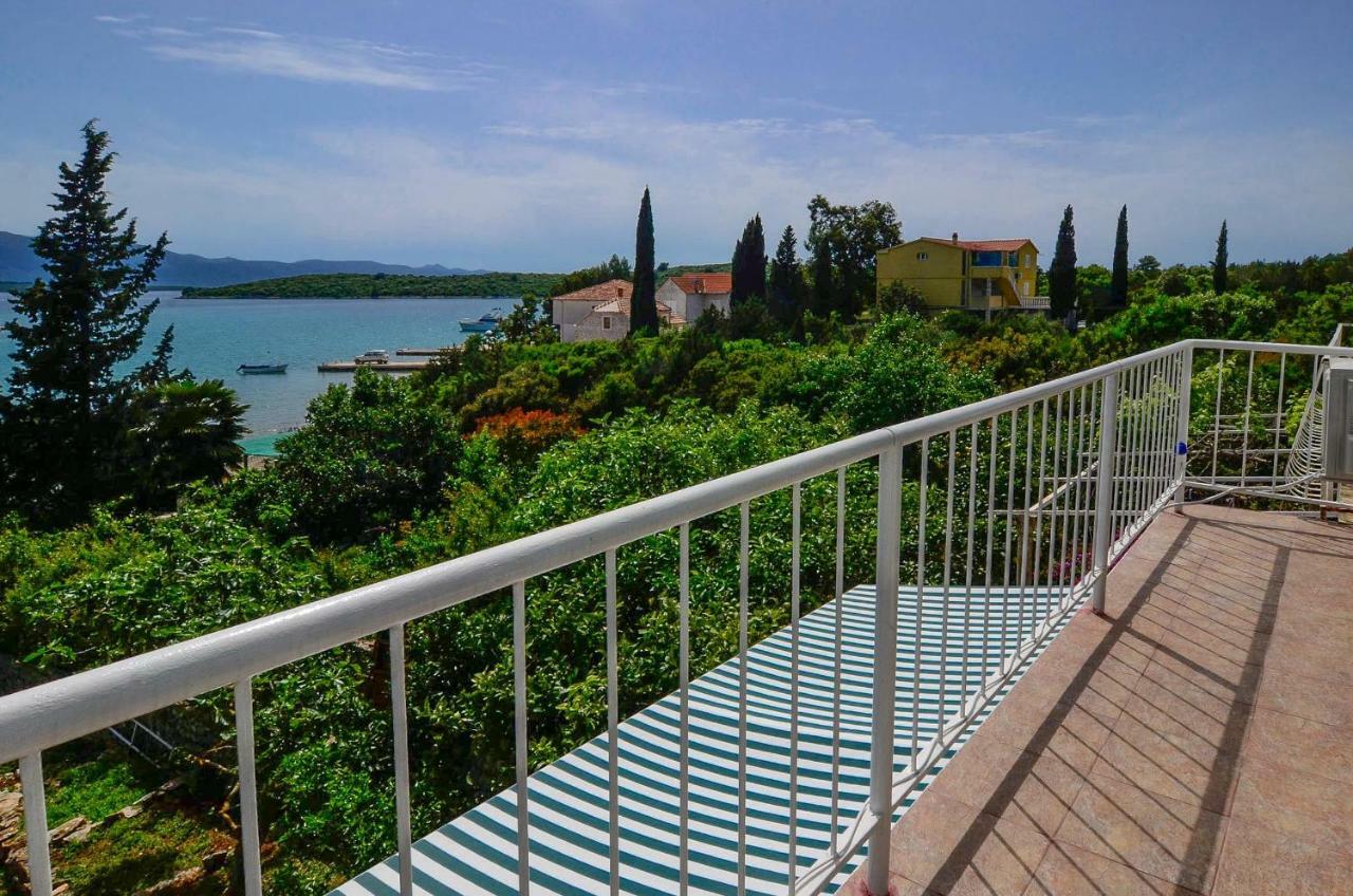 Holiday Home Loviste Luaran gambar