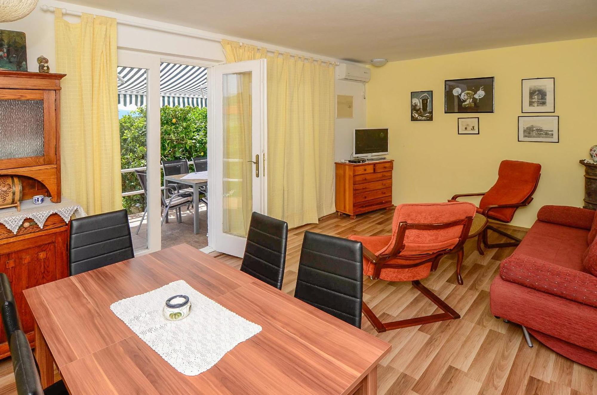 Holiday Home Loviste Luaran gambar